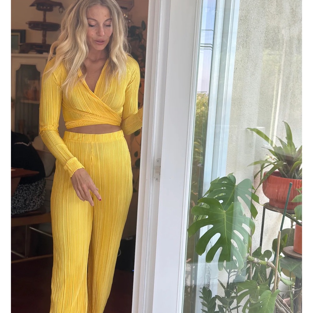 Stoned Immaculate “Fox on the Run” set in yellow size L